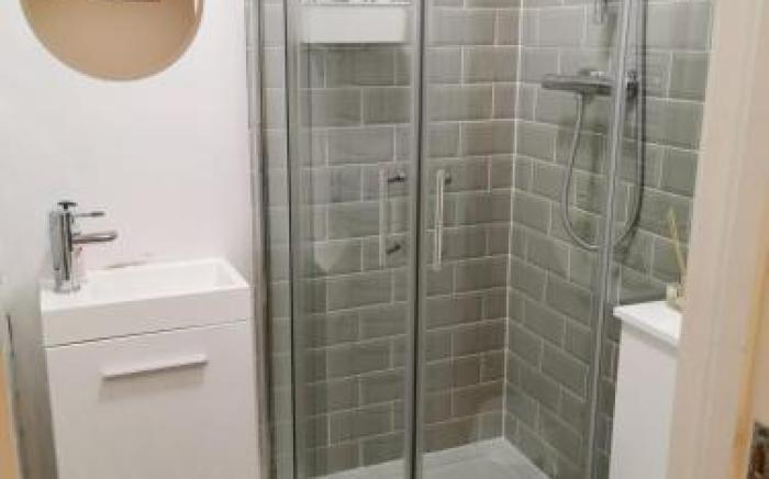 4 sleeps close to restaurants and bars 