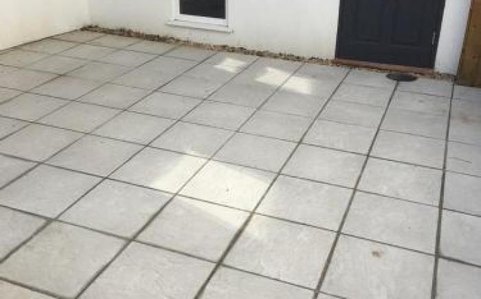 4 sleeps close to restaurants and bars 