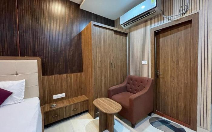 Goroomgo Siddhant Palace Varanasi