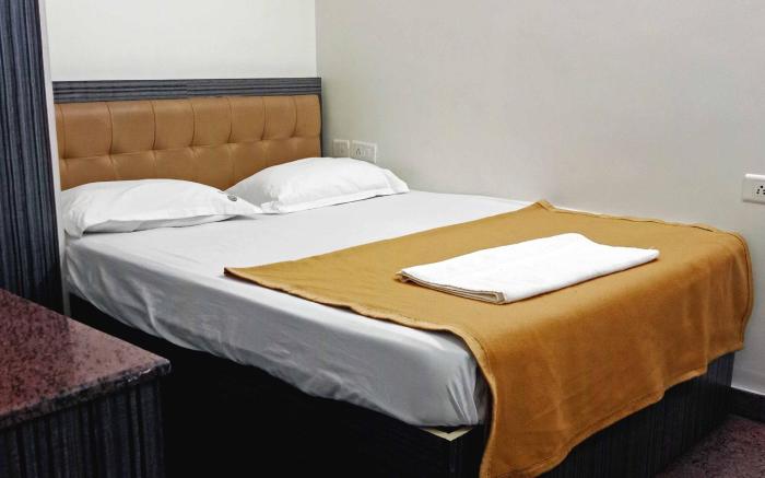 Aradhya Palace Yeshwanthpur -1 Km from railway stn