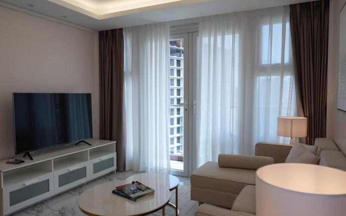 Luxury 2BR Condo with Infinity Pool & Gym