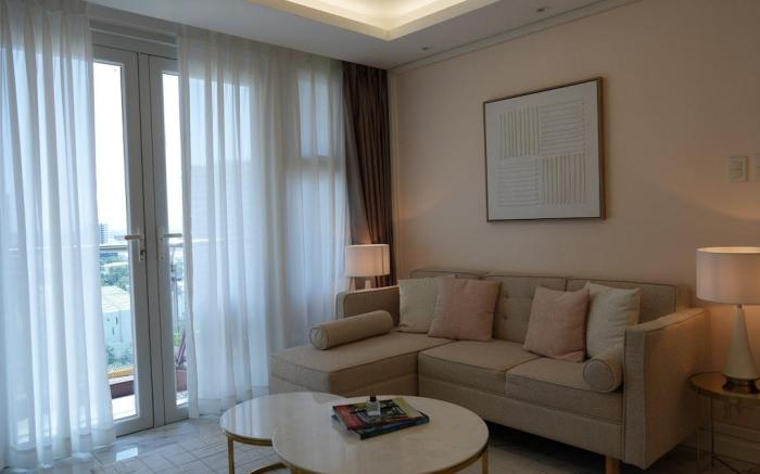 Luxury 2BR Condo with Infinity Pool & Gym