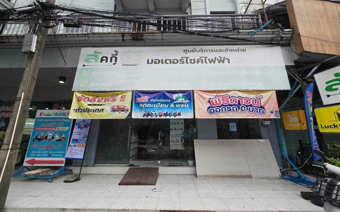 Sukhum Huai Khwang Guest House