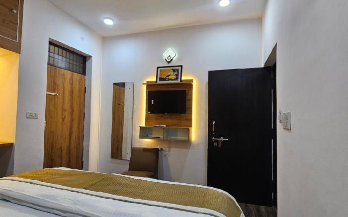B&B Near Taj Mahal | Ideal for Families & Friends