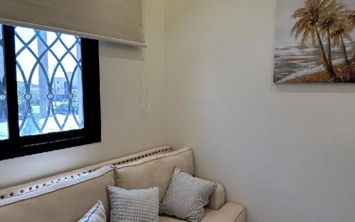 Modern apartmen close to airport  شقة أنيقة النرجس