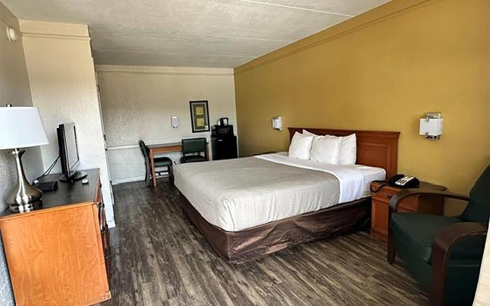 Super 8 by Wyndham Nacogdoches Near University