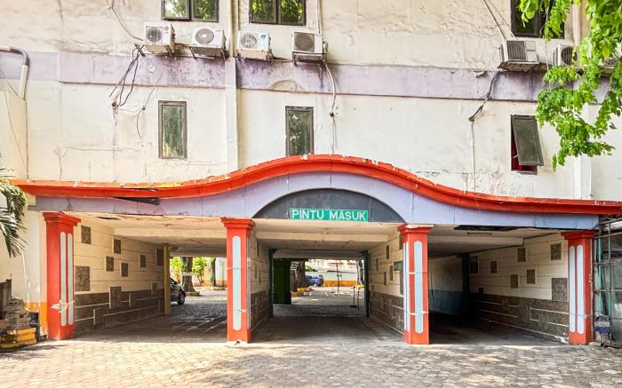 Hotel Pasar Besar RedPartner near Tugu Pahlawan