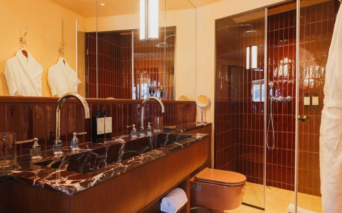 Confidential Room 1, stone's throw from the Louvre