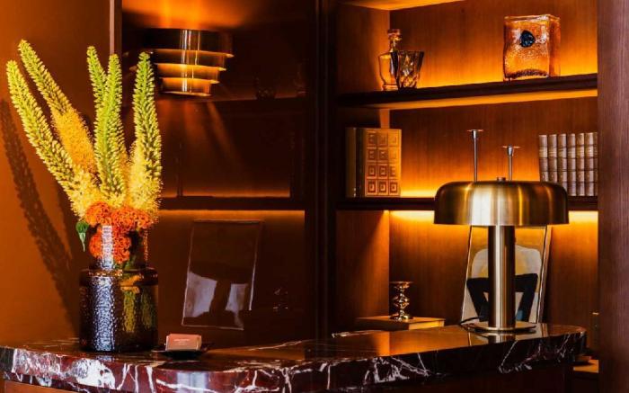 Confidential Room 3, a stone's throw from the Louv