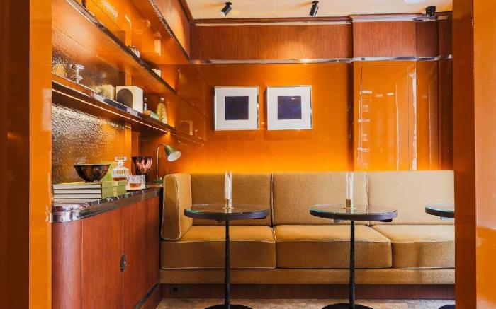 Confidential Room 6,stone's throw from the Louvre