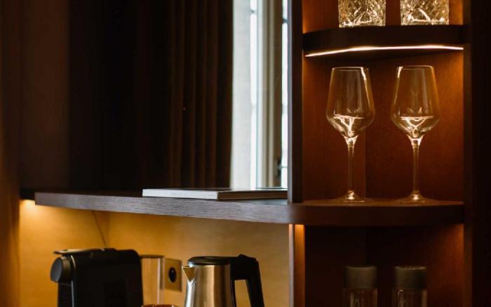 Confidential Room 6,stone's throw from the Louvre