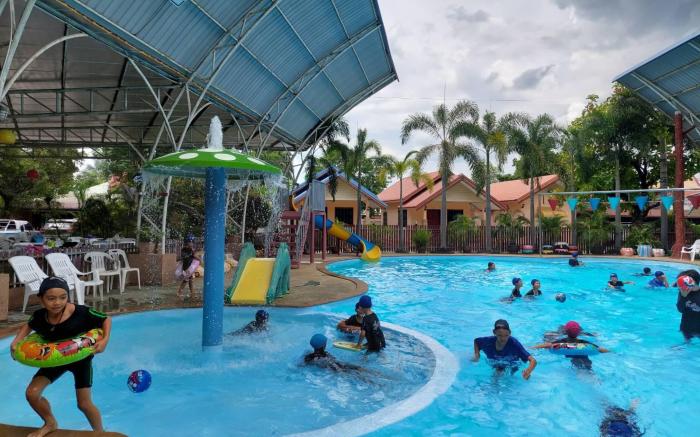 โรงแรมสวนน้ำพัชลีพร รีสอร์ท