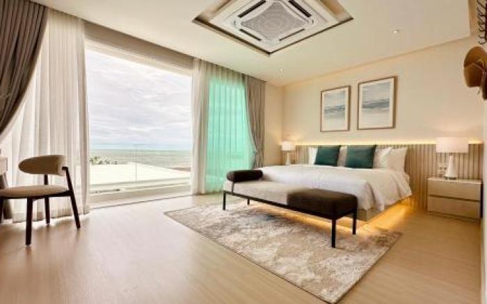 Topseavilla Poolmoon