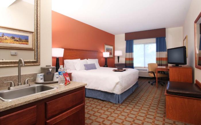 Hampton Inn & Suites Ontario