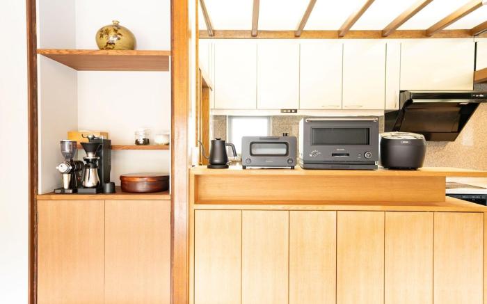 Oyashiki Stay Ko, Experience island life.