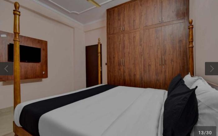 D7 – Spacious 7 Rooms on 3rd floor-Jaipur