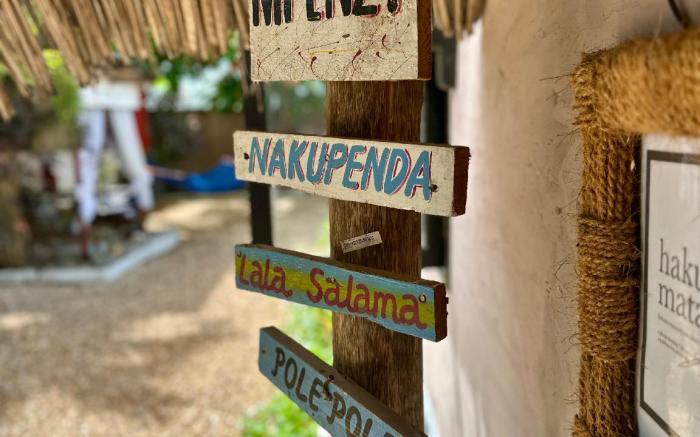 POLE POLE HOUSE NUNGWI