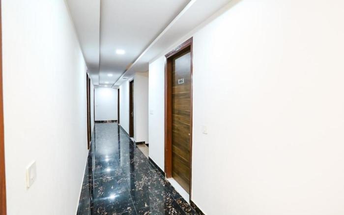 FabHotel New Silver Crown