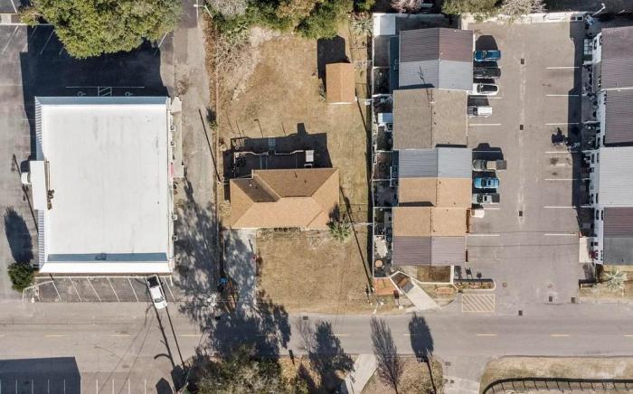 4 Bedrm 2 King Huge Private Yard/Patio/BBQ/Firepit