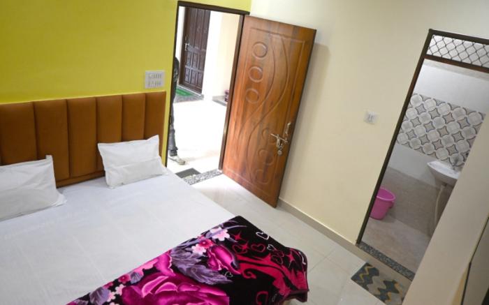 Maa laxmi paying guest house  