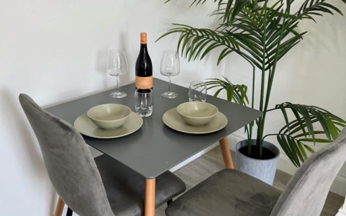 1 Bed Room Flat With Sofa Bed and Full Kitchen