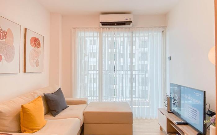 Best 1BR Extra Room Thamrin Residence By Travelio
