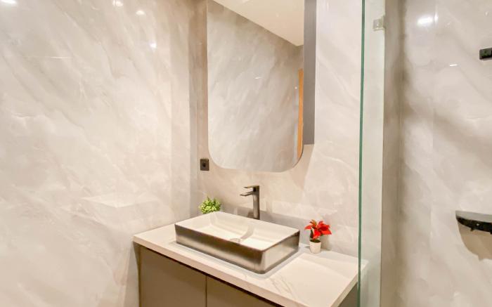 Best 1BR Extra Room Thamrin Residence By Travelio