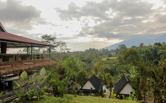 Mina Baturiti Hotel and Resto