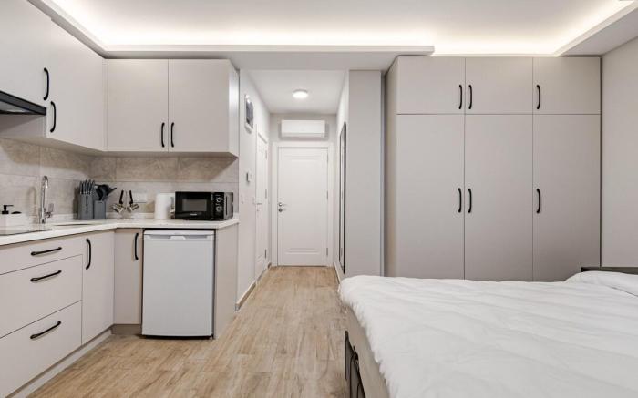 Central Brand New Studio w/Balcony Near Metro