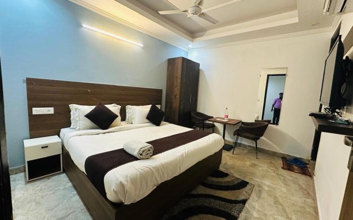 HOTEL SKY RISE PALACE NEAR DELHI AIRPORT