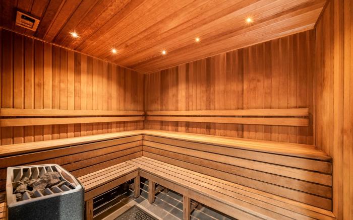 Central 1-Bed Apartment with Pool and Gym Access