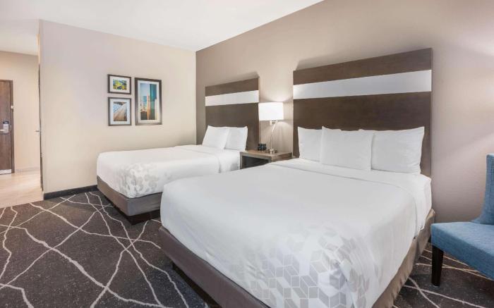 La Quinta Inn and Suites by Wyndham Houston Spring South