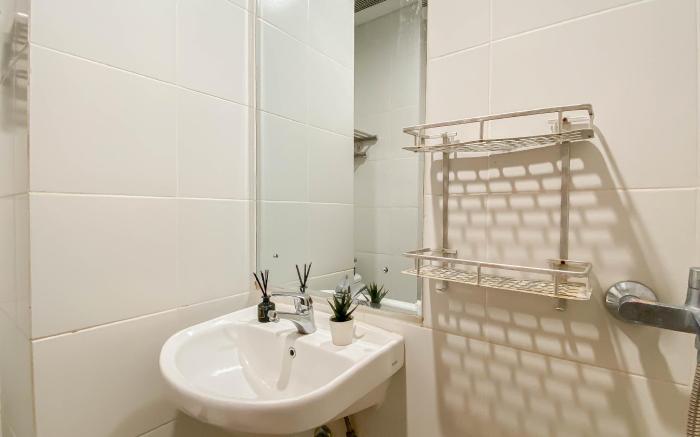 Contemporary 1BR at Vittoria Residence By Travelio