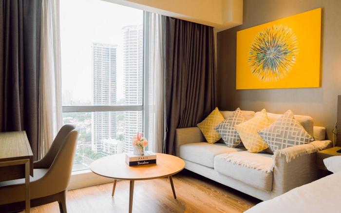 Chic City Escape – City & River View