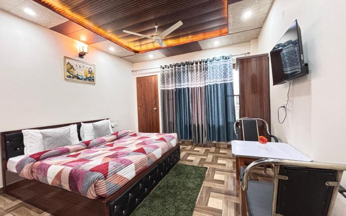 Pine View Hotel Kasauli - Open Rooftop - Groups