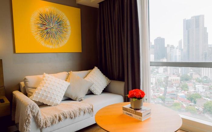 Cozy Private Room with City and River View