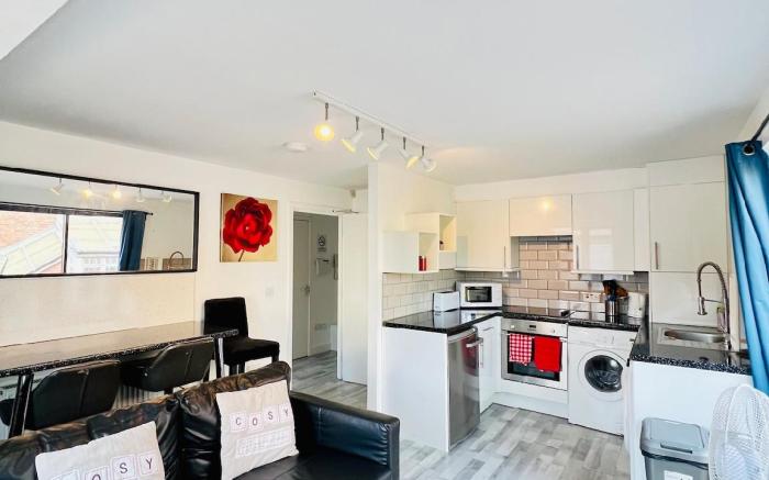 Cosy 2BR Apt near NTU & City Centre- FreeParking