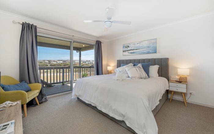 Large Upstairs Family Stay Near Middleton Beache