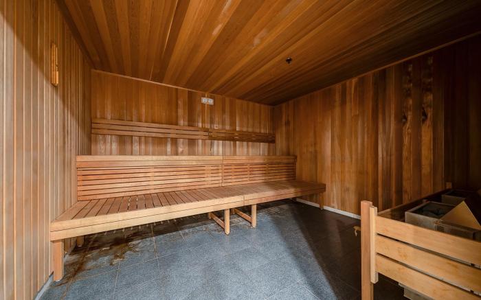 Stylish 1-Bed Flat with Pool, BBQ & Sauna Access