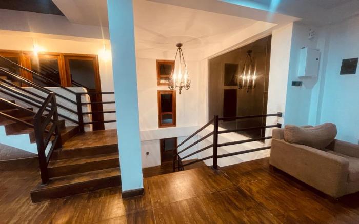 The Budget White House Hotel