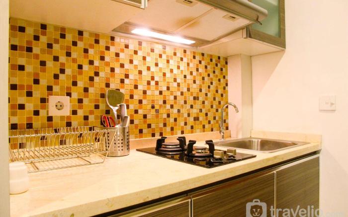 Deluxe Studio M Gold Tower Apartment By Travelio