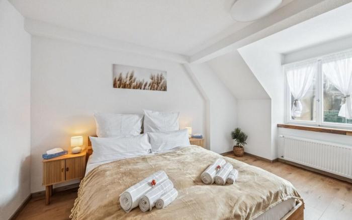 Idyllic old town by the lake 2 | Balcony I Parking