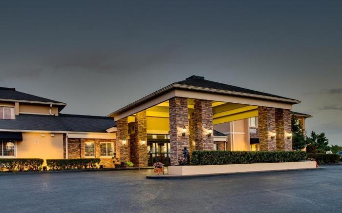 Greenfield Inn and Suites 