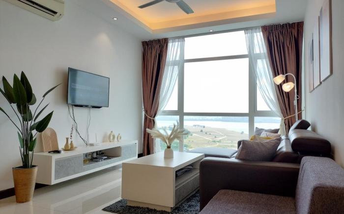 Sea view Netflix 2BR Paragon Residences