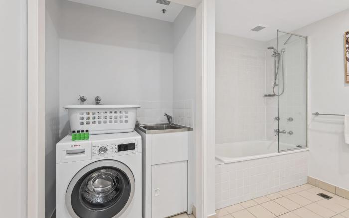 Sleek Kensington 2-Bed with BBQ Area & Gym