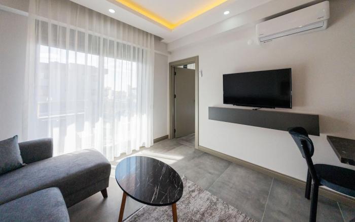 Dorado Suit 1 Queen Bed, Pool View with Balcony