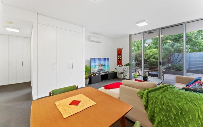 Tranquil 1-Bed Apartment with Courtyard, Pool, BBQ