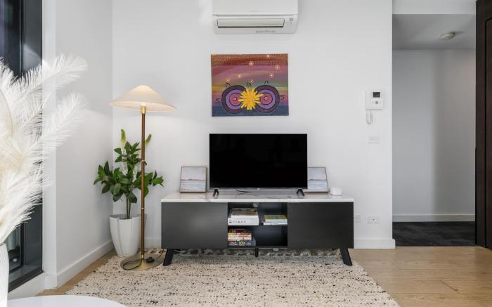 Sleek Southbank 2-Bed Apartment with Balcony Views