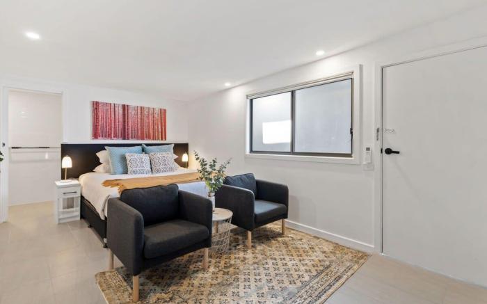 Cozy 1-Bed Studio Near Cafes and Shops