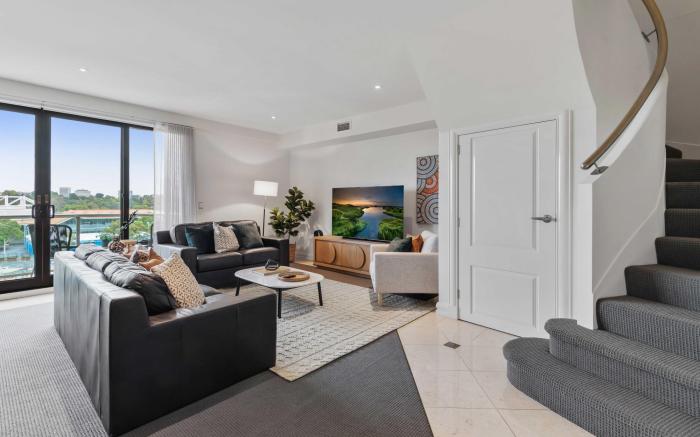 Spacious 3-Bed Apartment by the MCG